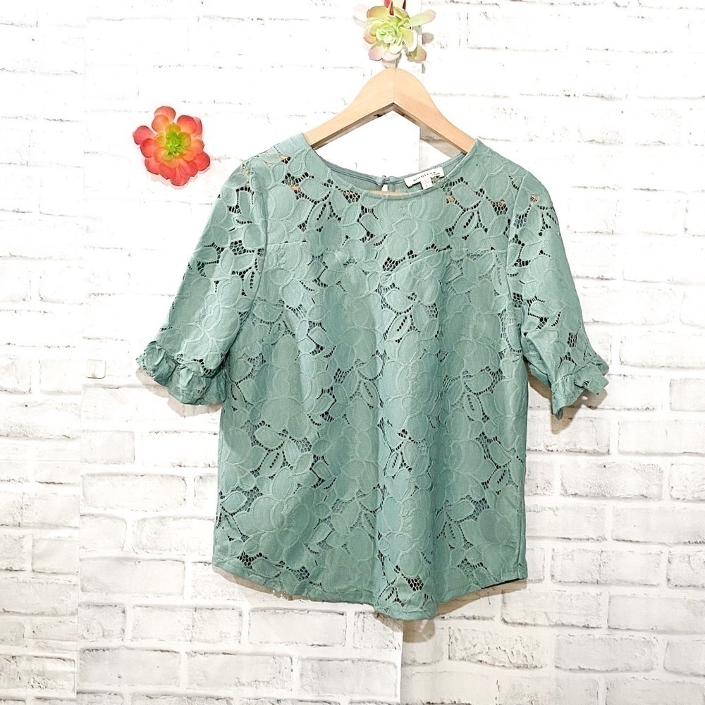 Monteau Lace overlay Top